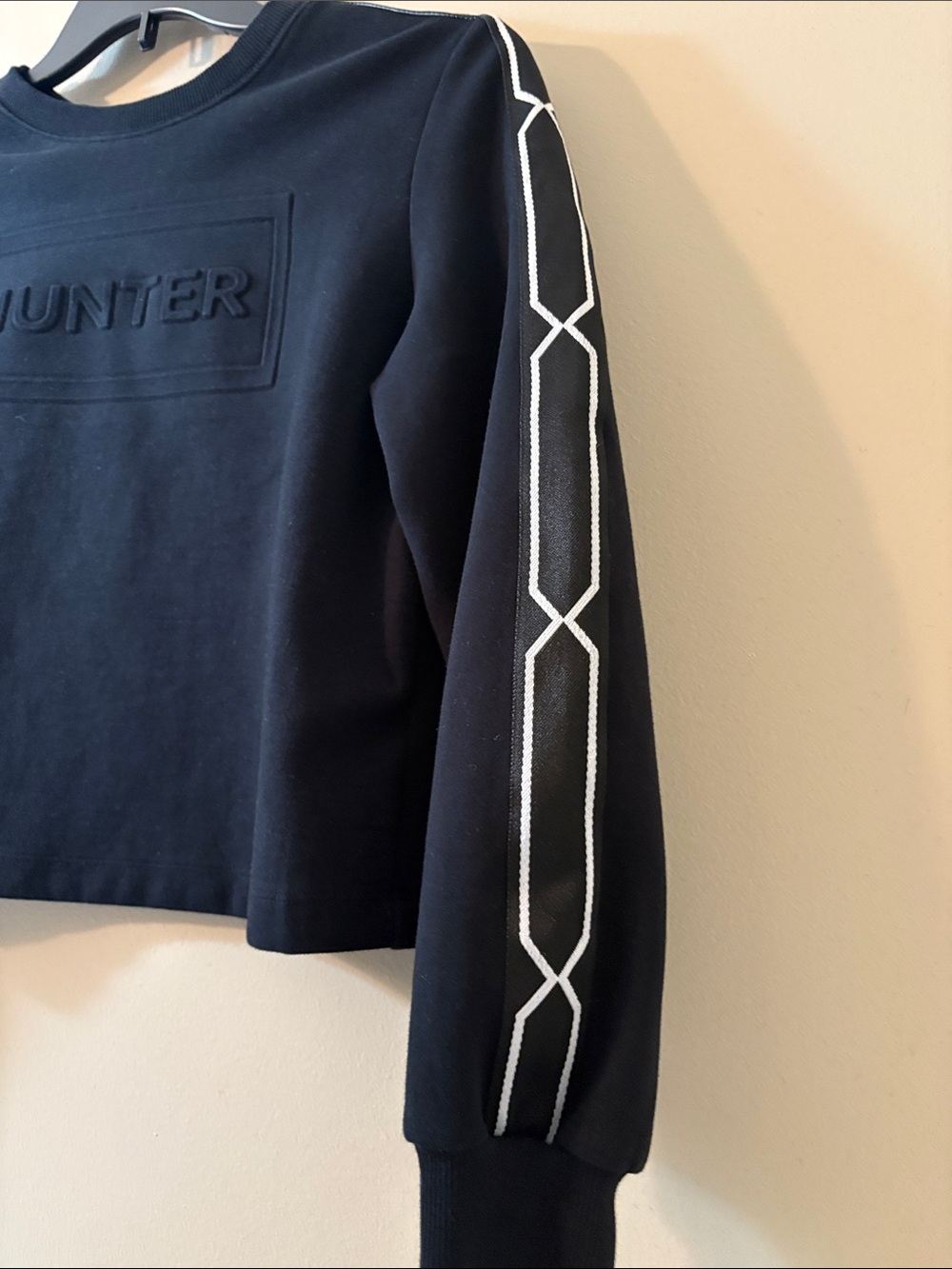 Hunter Black Crop Sweatshirt Women’s Small